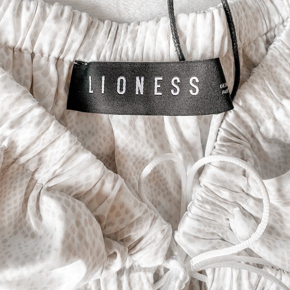 Lioness Blouse - Picture 3 of 16